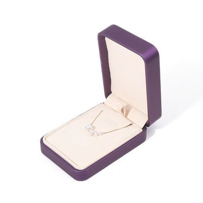 Boîte à bijoux en cuir violet premium avec impression en relief