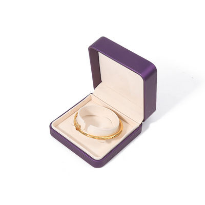 Boîte à bijoux en cuir violet premium avec impression en relief