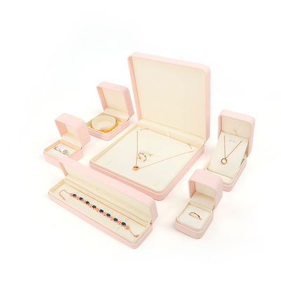 Boîte à bijoux en cuir rose personnalisable pour le stockage des anneaux