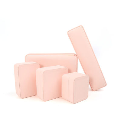 Boîte à bijoux en cuir rose personnalisable pour le stockage des anneaux