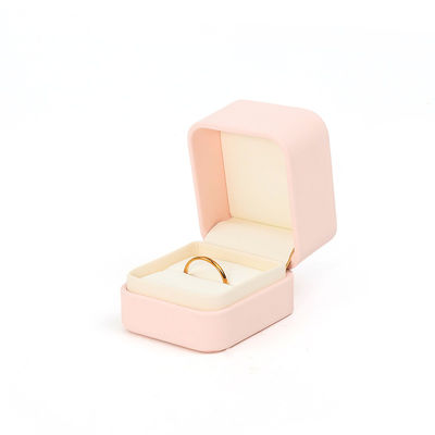 Boîte à bijoux en cuir rose personnalisable pour le stockage des anneaux