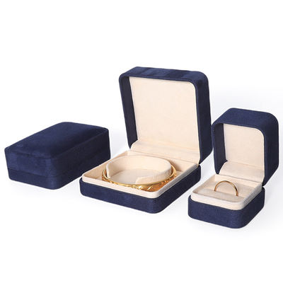 Chine Fabrication en gros Premium bijoux bleus Boîte d'emballage personnalisée Fin de la cheville Big Jewelry Set Collier Bracelet Boucles d'oreilles Bague Emballage artisanale Carré velours bleu Boîte de bijoux avec logo