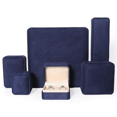 Chine Fabrication en gros Premium bijoux bleus Boîte d'emballage personnalisée Fin de la cheville Big Jewelry Set Collier Bracelet Boucles d'oreilles Bague Emballage artisanale Carré velours bleu Boîte de bijoux avec logo