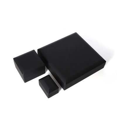 Chine fabrication en gros de haute qualité Led Jewellery Box Emballage Collier Bracelet Ring Jewelry Box Logo personnalisé High End Noir Plastic Led Jewelry Box avec lumière