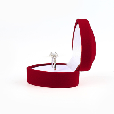 Boîte à bijoux rouge en velours en forme de cœur haut de gamme personnalisable pour la Saint-Valentin