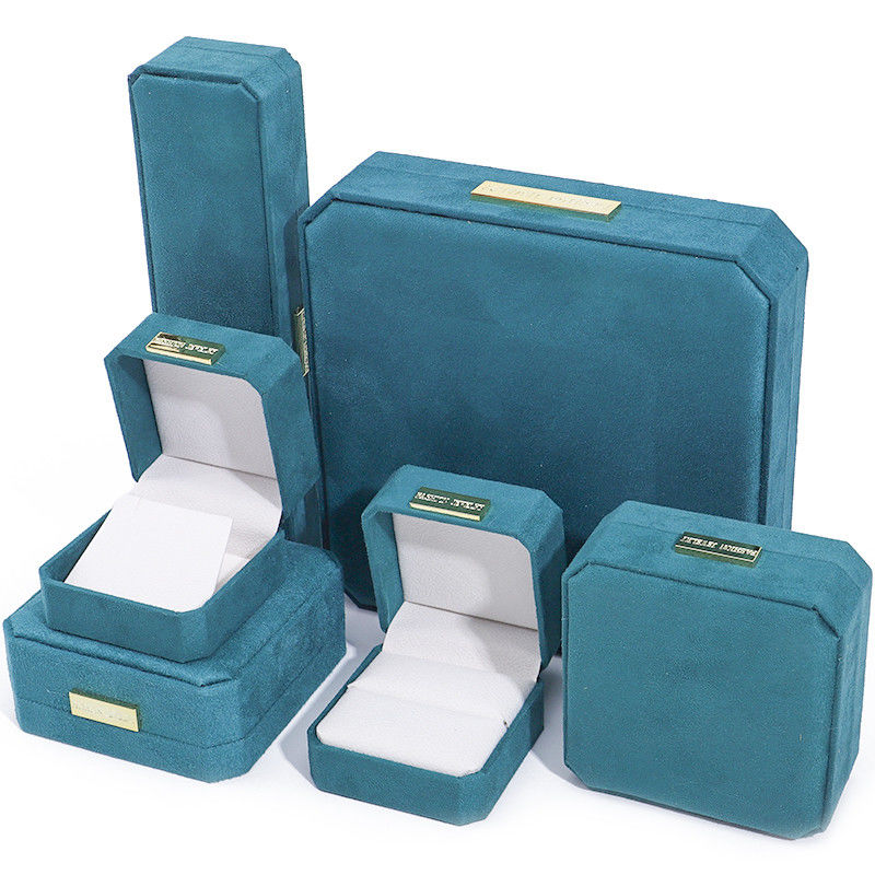 Boîte à bijoux en velours octogonale personnalisable Boîte à bijoux en vert pavon avec patch doré
