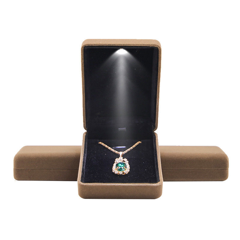 Boîte à bijoux en caoutchouc brun de luxe en relief de Hanhong Boîte à bague personnalisée avec lumière