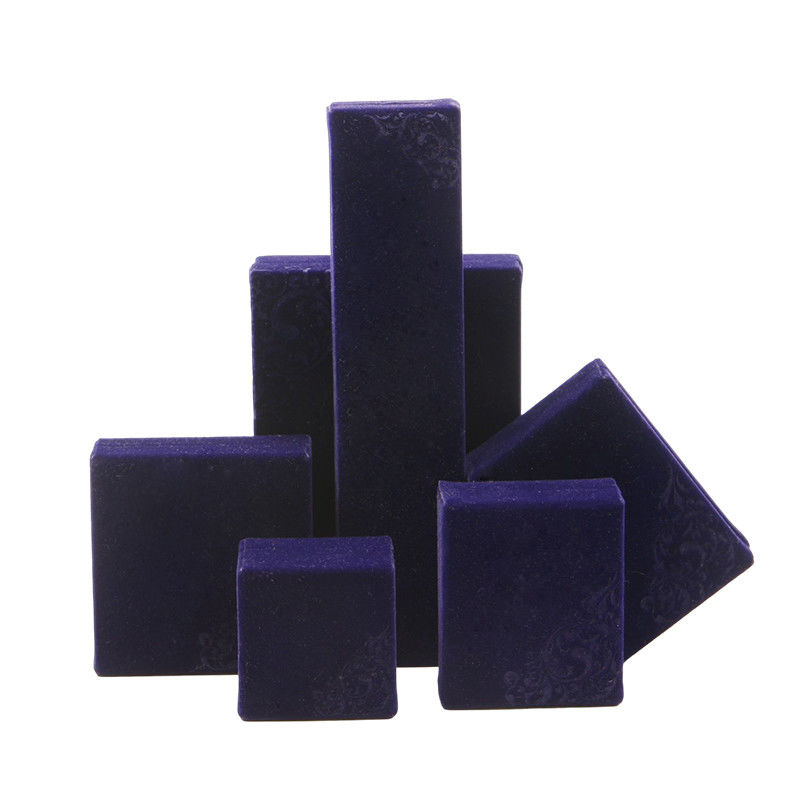 Boîte à emballage de bijoux bleus en relief pour mon collier de velours et mon anneau bleu