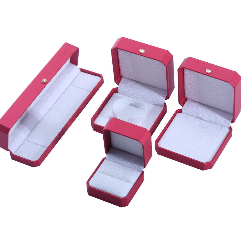 Le plus récent rectangle Hanhong personnalisé rouge PU bracelet en cuir boîte d'emballage pour le stockage de bijoux