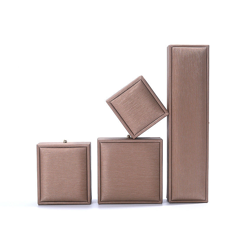 Logo personnalisé Boîte de bijoux en cuir PU pour bague de mariage Collier Bracelet de Hanhong