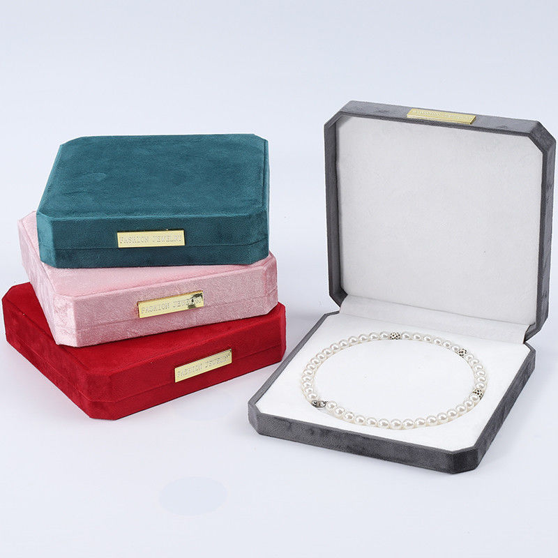 Boîte de rangement de collier en velours de perles à toucher doux