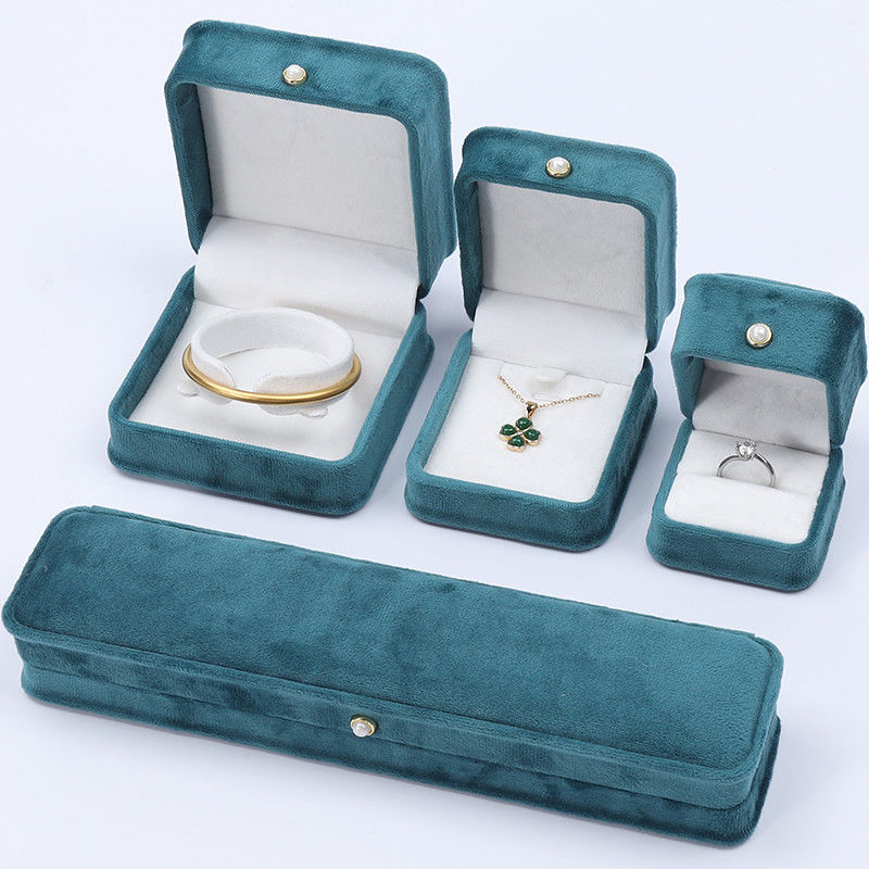 Vente en gros Fabrication de bijoux en velours haut de gamme Emballage Boîte Collier personnalisé Bracelet Boucles d'oreilles Ensemble de bijoux d'anneau Emballage de bijoux en velours vert Boîte avec logo