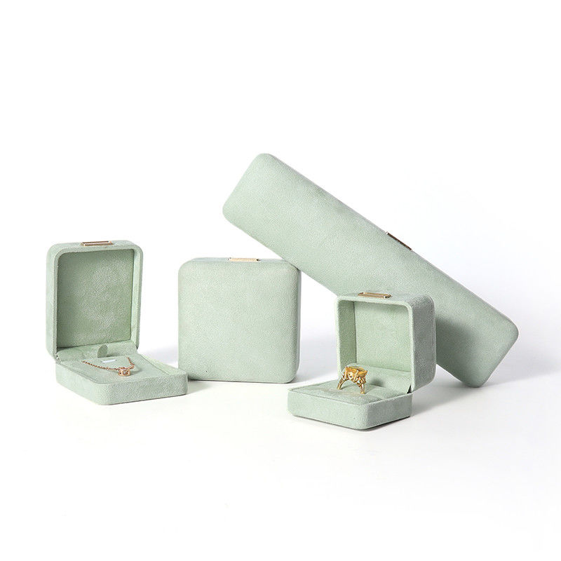 Fabrication de gros Luxe Jeux de bijoux Boîte personnalisée Coffret personnalisé haut de gamme Collier Bracelet Boucles d'oreilles Ensemble de bijoux d'anneau Emballage Velours vert clair Boîte de bijoux avec logo