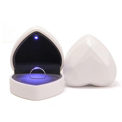 Vente en gros Fabrication de bijoux haut de gamme cadeau Boîte d'emballage Collier personnalisé Ensemble de bijoux d'anneau Emballage plastique en forme de cœur en LED blanc Boîte de bijoux avec logo