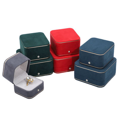 Boîte de bijoux personnalisée carrée pour la collection de boucles d'oreilles à collier artisanale