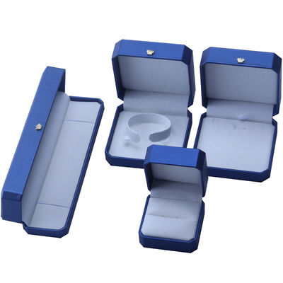 Boîte de rangement de bijoux en forme de couronne personnalisée en cuir bleu PU pour bagues et accessoires