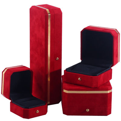 Fabrication en gros Collier Ringe Jeux Ensemble Boîte d'emballage Boîte cadeau de bijoux Logo personnalisé rouge Velours de bijoux Boîte avec bordure dorée