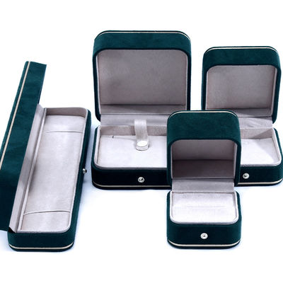 Taille personnalisée et logo personnalisé Boîte de bijoux en velours vert pour bracelet Collier Ring