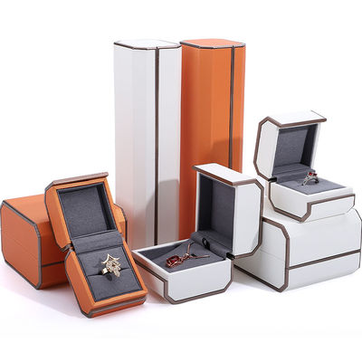 Boîte d'emballage de bijoux en cuir en PU en or élégant sur mesure pour anneaux colliers et bracelets