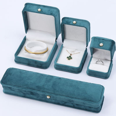 Vente en gros Fabrication de bijoux en velours haut de gamme Emballage Boîte Collier personnalisé Bracelet Boucles d'oreilles Ensemble de bijoux d'anneau Emballage de bijoux en velours vert Boîte avec logo