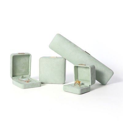 Fabrication de gros Luxe Jeux de bijoux Boîte personnalisée Coffret personnalisé haut de gamme Collier Bracelet Boucles d'oreilles Ensemble de bijoux d'anneau Emballage Velours vert clair Boîte de bijoux avec logo