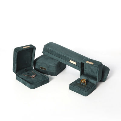 Fabrication de gros Luxe Jeux de bijoux Boîte personnalisée Coffret personnalisé haut de gamme Collier Bracelet Boucles d'oreilles Ensemble de bijoux d'anneau Emballage Velours vert foncé Boîte de bijoux avec logo