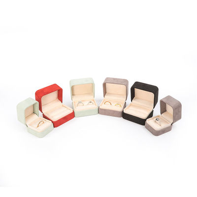Vente en gros de bijoux haut de gamme Emballage Boîte à bague Logo personnalisé Emballage de bijoux Luxe Mariage à double fiançailles Boîte à bague de velours