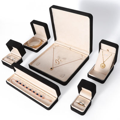 Jeu de bijoux de grande taille Collier Bracelet Boucles d'oreilles Anneau Emballage artisanal Carré velours Noir Coffret de bijoux avec logo